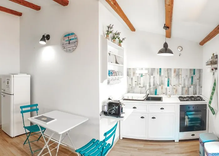 Dafni E Naide 4* チェファル