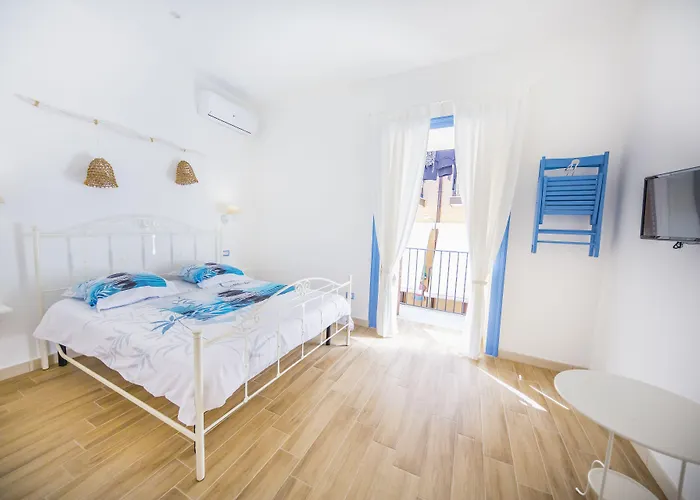 ベッド・アンド・ブレックファスト Dafni E Naide