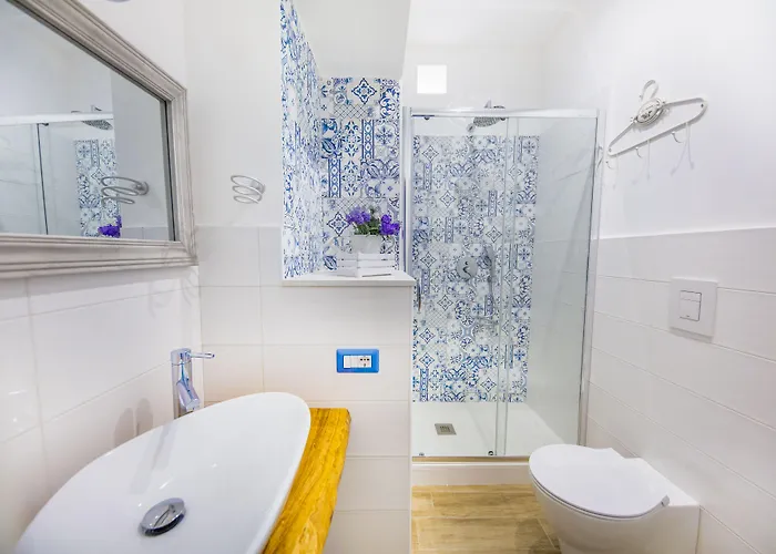 Dafni E Naide チェファル