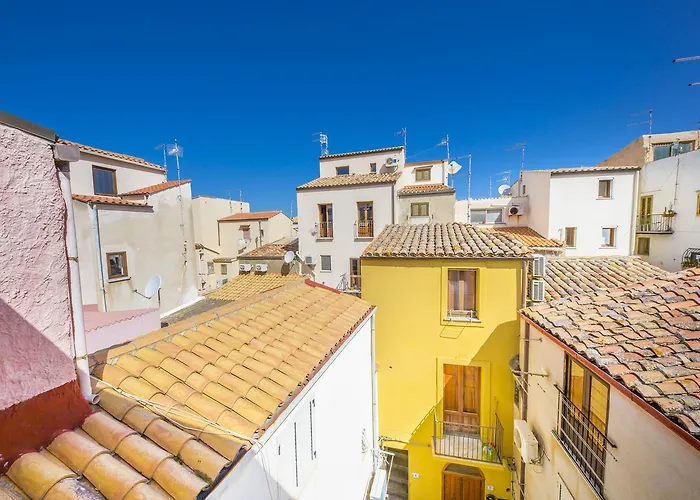 Dafni E Naide チェファル