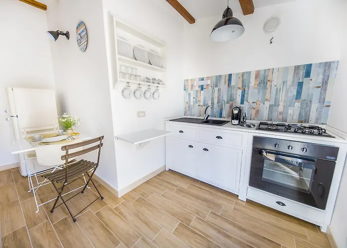 Dafni E Naide 4* チェファル